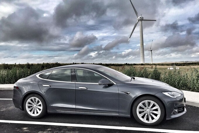 xe điện, nên mua xe điện nào, Tesla Model X, Mercedes EQV