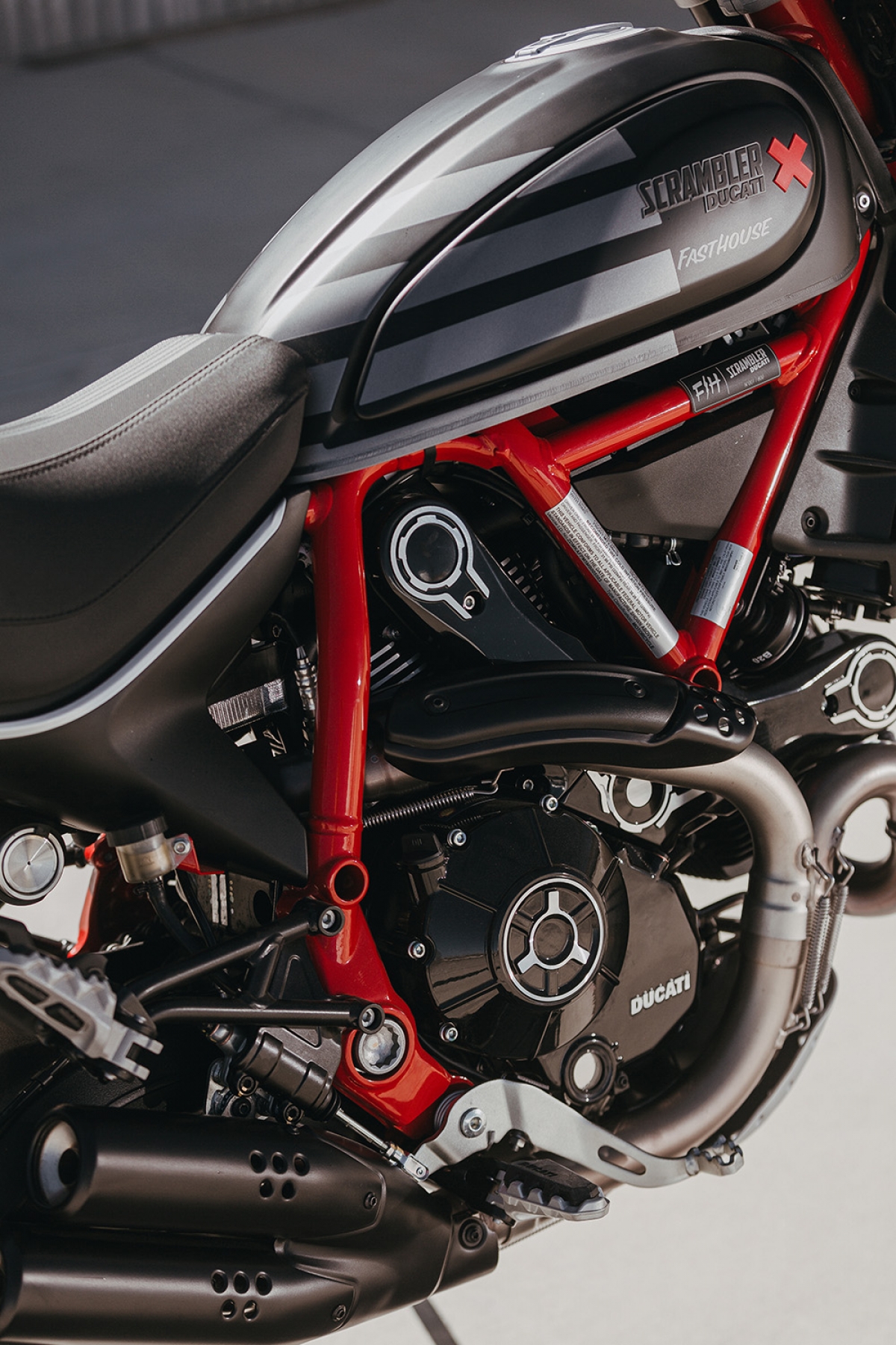 Ducati Scrambler Desert Sled Fasthouse 2021, Ducati Scrambler, Ducati Scrambler phiên bản đặc biệt, xe mô tô, xe phân khối lớn, giải đua Mint 400 Hooligan